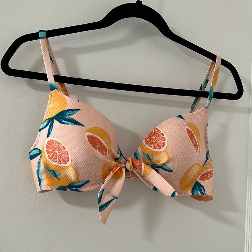 Shade and Shore: Pink grapefruit bikini top (36B)